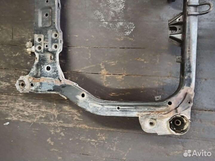 Подрамник двигателя Hyundai Elantra 4