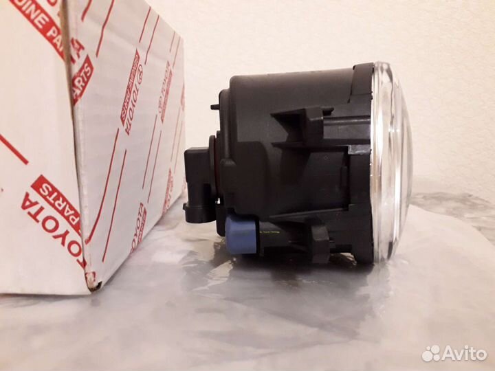 Фара противотуман правая Toyota Lexus 812100D041