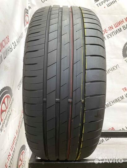 Goodyear EfficientGrip Performance 215/55 R17 94W