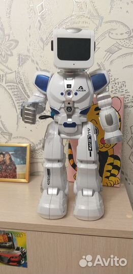 Игрушка робот