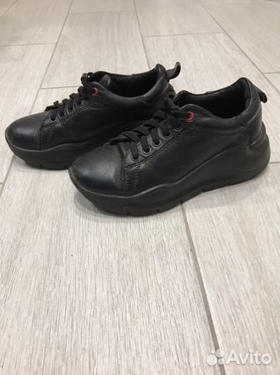 Кроссовки кожаные