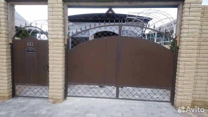 Секционные ворота с калиткой