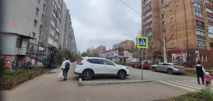 Помещение 218м² свободной планировки в жилом масси