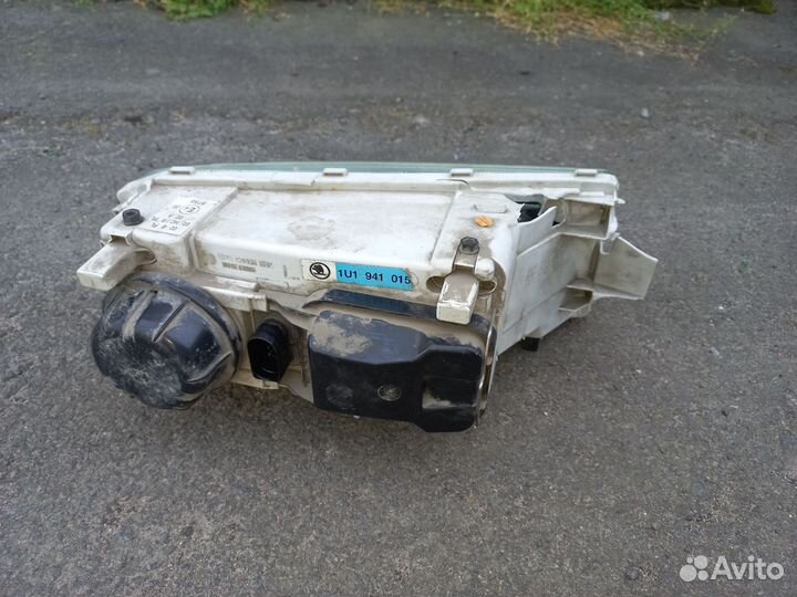 Продам переднюю левую фару Шкода Октавия Тур(А4)