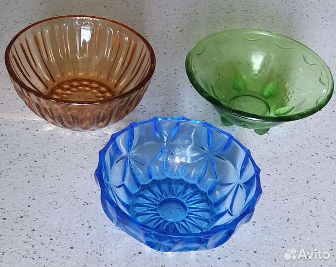 Салатники С С С Р из цветного и медового стекла