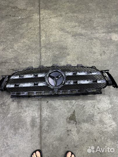 Решетка радиатора E класс W213Amg