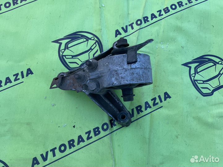 Кронштейн опоры Mitsubishi Carisma