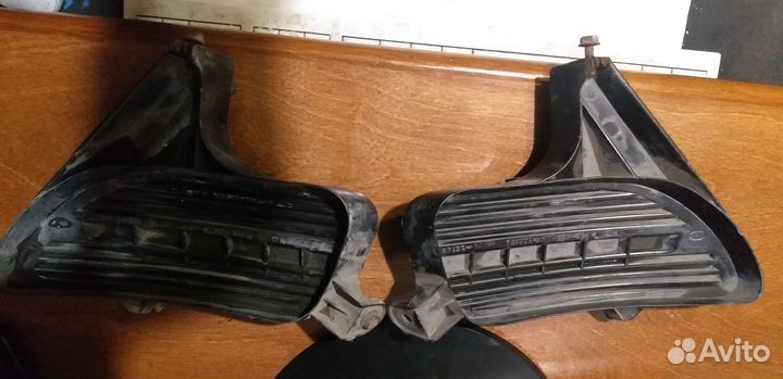 Заглушки в бампер Королла Филдер 2003г