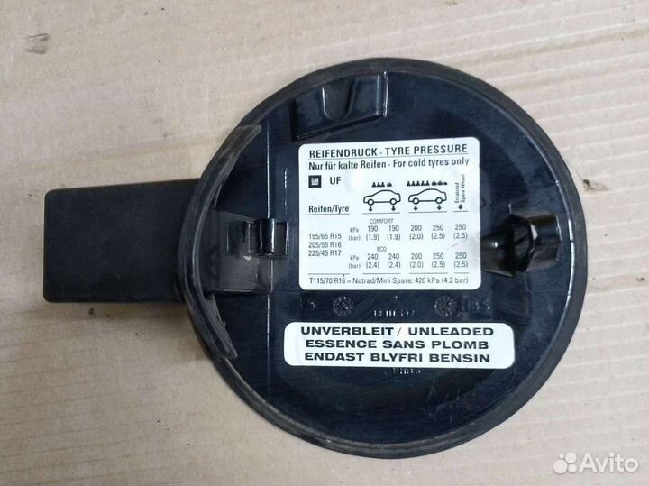 Лючок бензобака Опель Астра Н