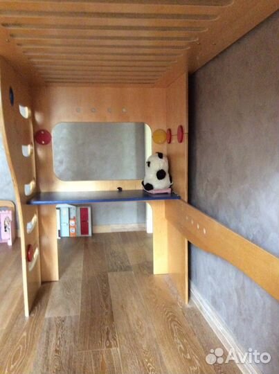 Продаю комплект детской мебели