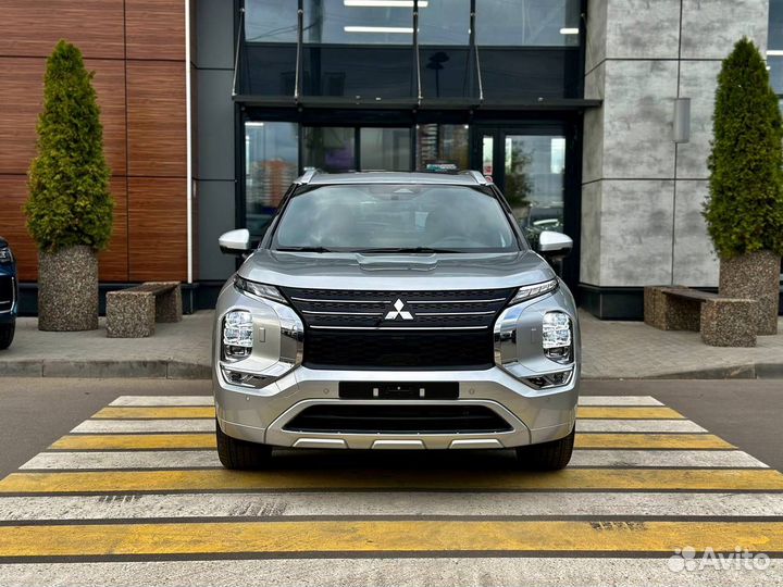 Mitsubishi Outlander, 2023