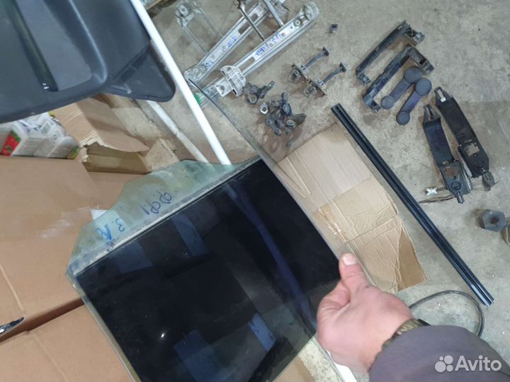 Заднее стекло двери на фокус 1 седан