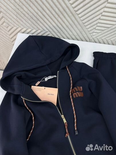 Спортивный костюм женский