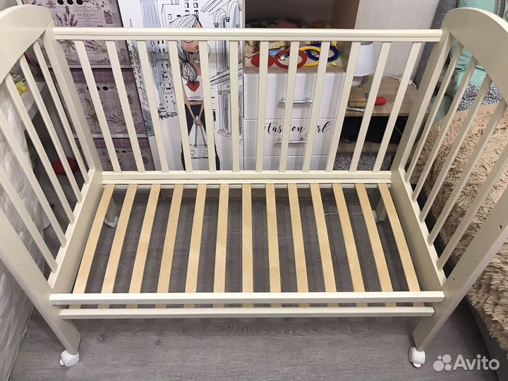 Детская кроватка и матрас