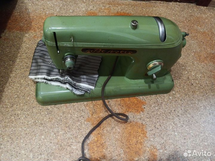 Швейная машина Волга