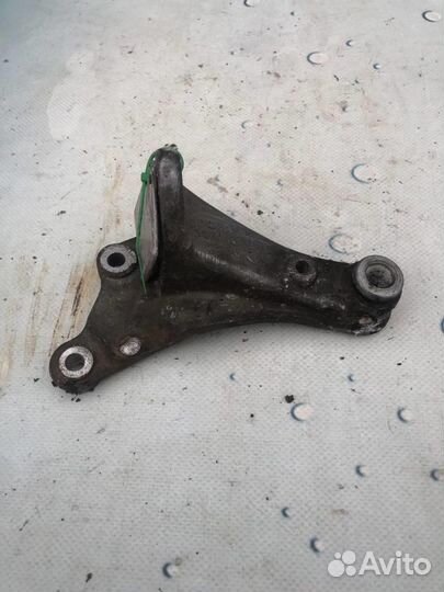 Кронштейн компрессора кондиционера 30711584