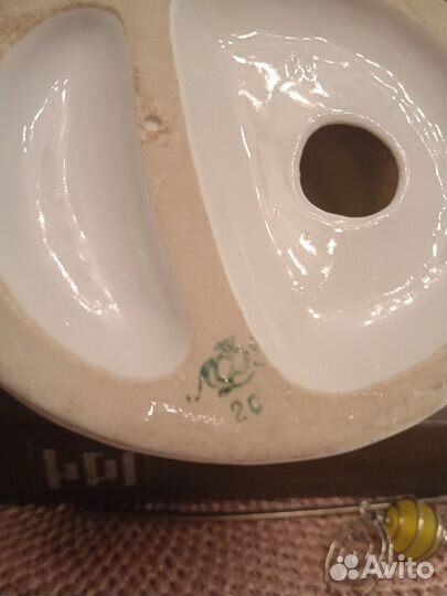 Володя Ульянов за книгой