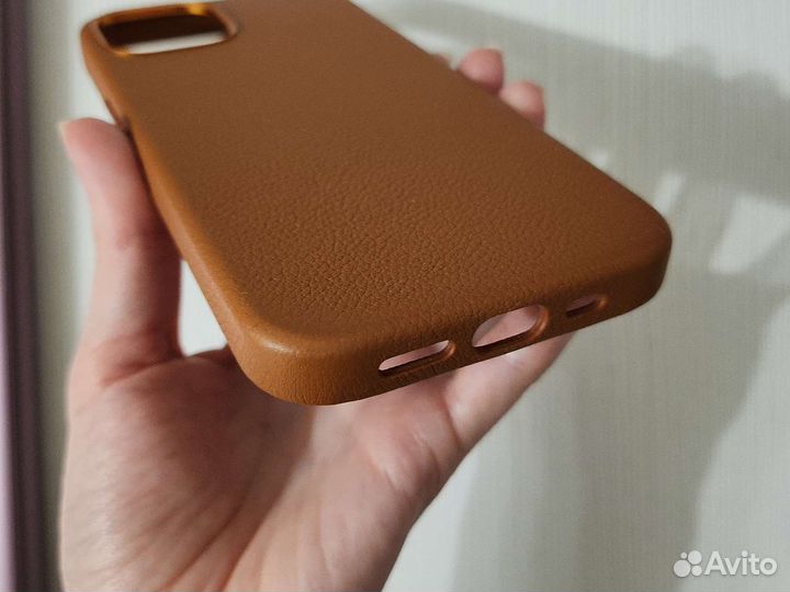 Кожаный чехол iPhone 13