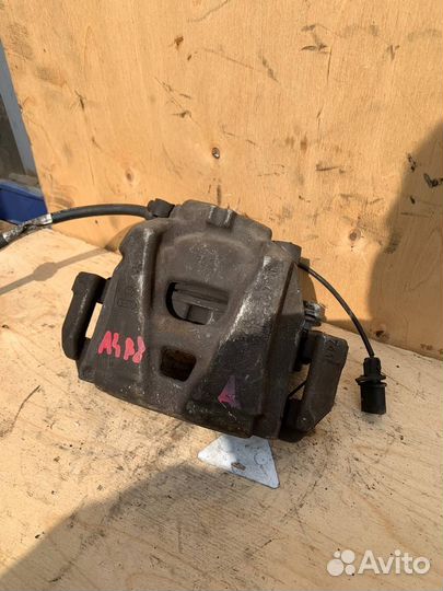 Тормозной суппорт Ауди А4 В8 передний левый