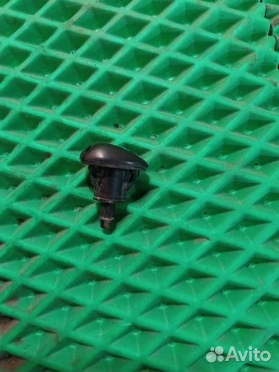 Форсунка омывателя Nissan Maxima A33