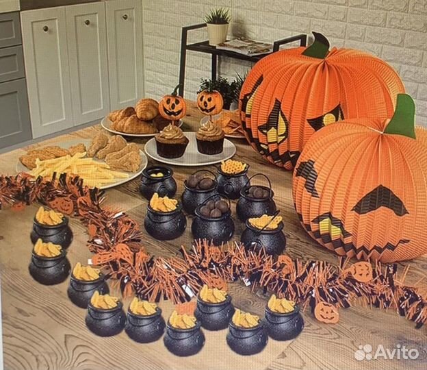 Миниатюрный котелок ведьмы (конфетница), метла