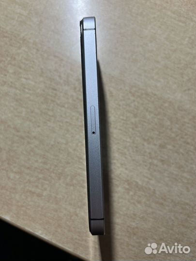 iPhone SE, 32 ГБ
