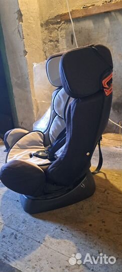 Автомобильное кресло