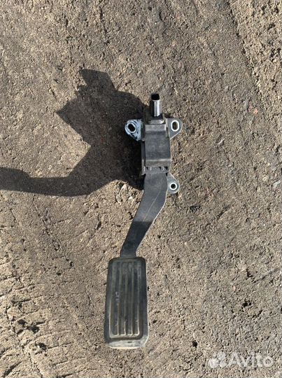 Педаль газа Toyota Yaris 2005-2011г