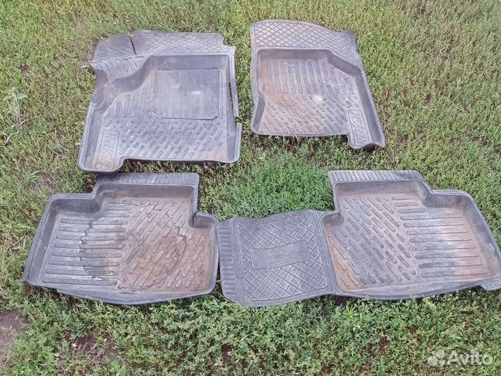 Автомобильные коврики резиновые