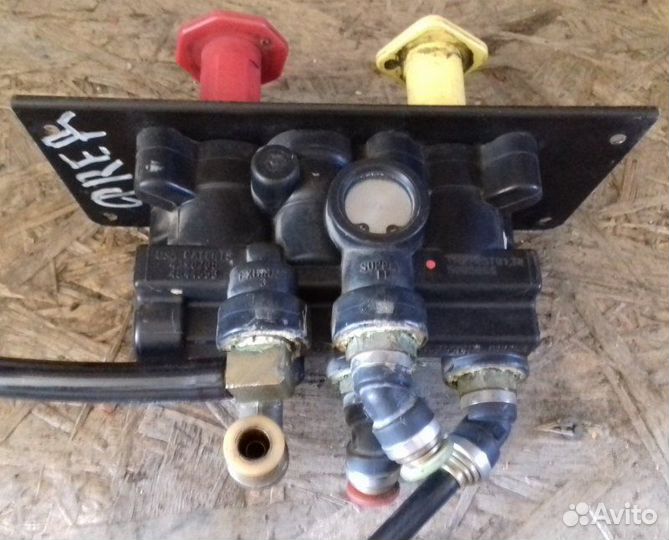 Кран стояночного тормоза Freightliner Colambia