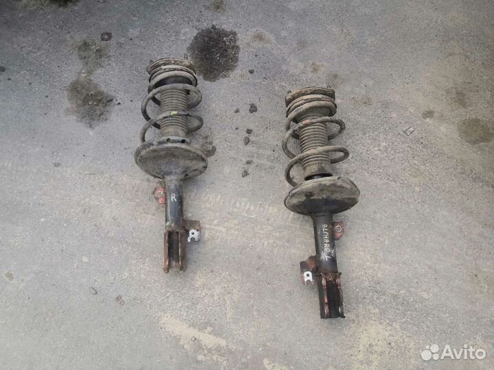 Пара стоек toyota alphard 10