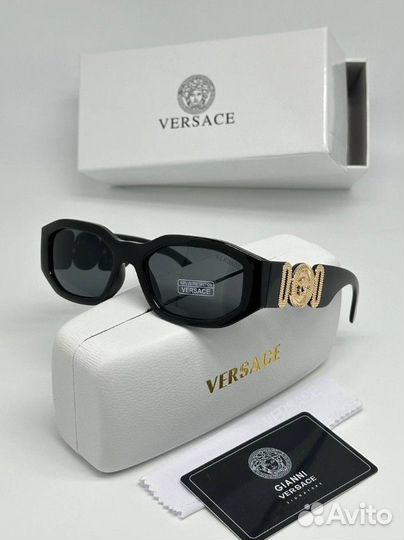 Солнцезащитные очки versace