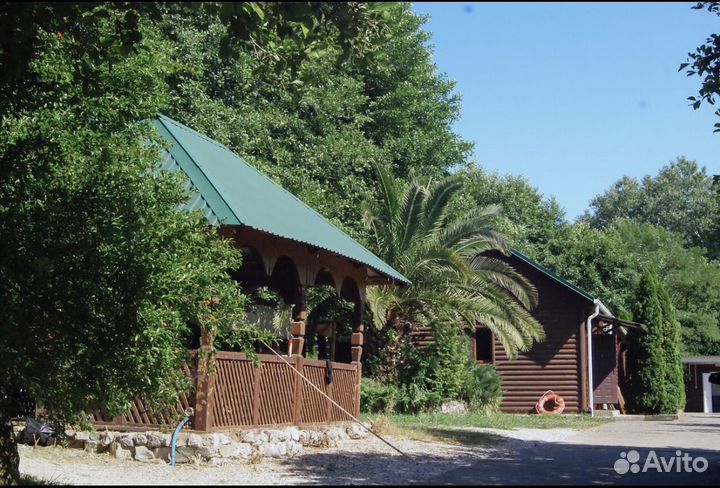 Беседки на озере с мангалом и бассейном