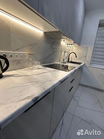 Прямая кухня с пеналом