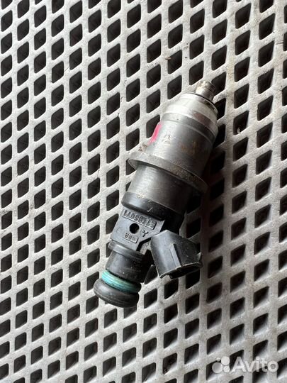 Форсунка топливная Mitsubishi Carisma