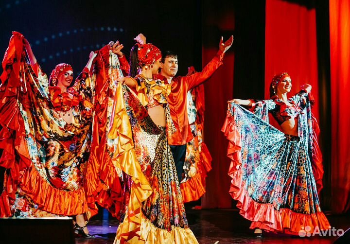 Ведущая и музыкант. Праздник на любой вкус