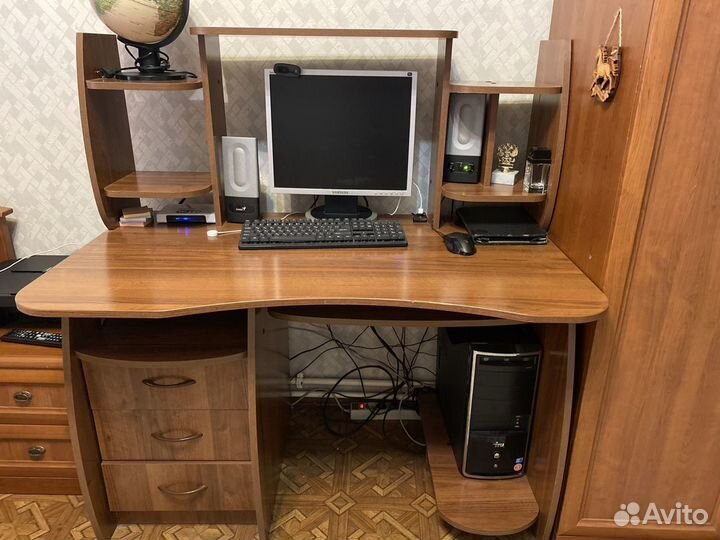 Компьютерный стол