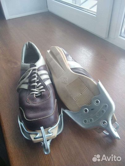 Лыжные ботинки с креплением