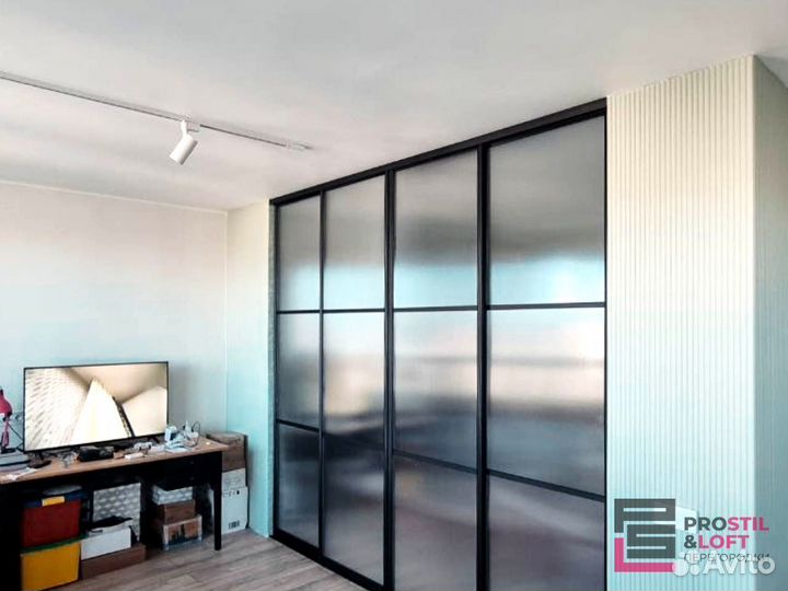 Стеклянная перегородка для зонирования