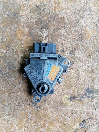 Датчик положения селектора АКПП Toyota Caldina ST1