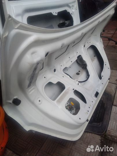 Hyundai Solaris крышка багажника