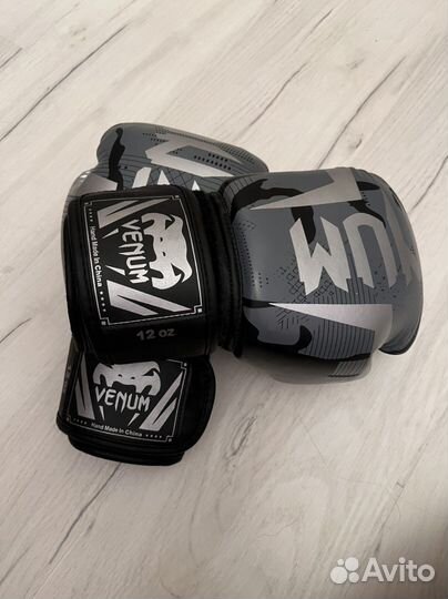 Боксерские перчатки venum