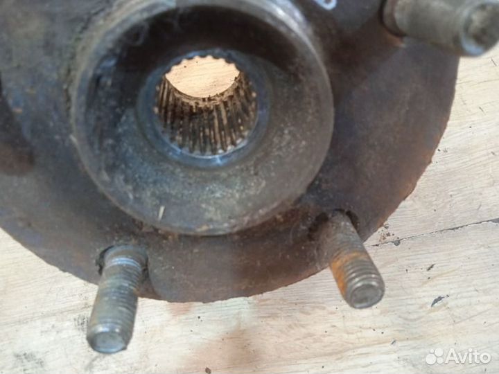 Кулак поворотный передний левый Lexus Rx300 1