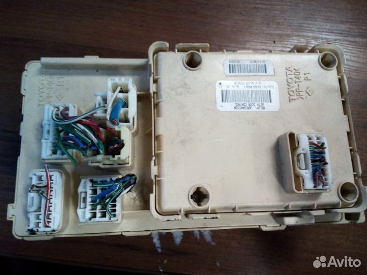 Блок предохранителей Toyota Avensis 2 250 1ZZ 2007