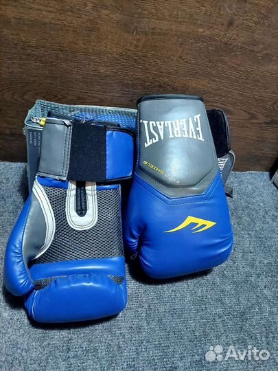 Боксерские перчатки everlast 10 oz новые