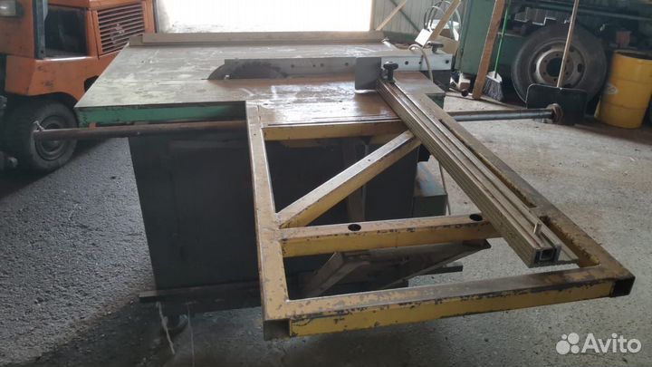 Формато раскроечный станок циркулярка с кареткой