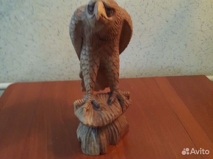 Статуэтка орла
