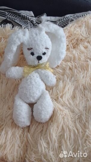 Зайчик вязанный