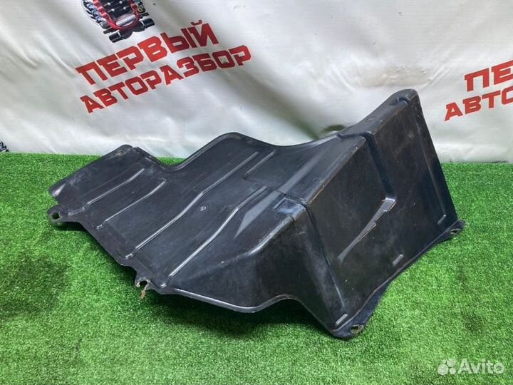 Пыльник двигателя боковой правый Chery Cross