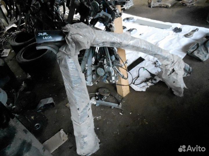 Батон крыши передний правый Seat Leon 2005-2013 20